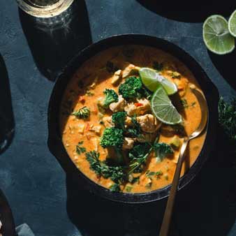 A 1kg serve of din-a-dun Thai Green Chicken Curry